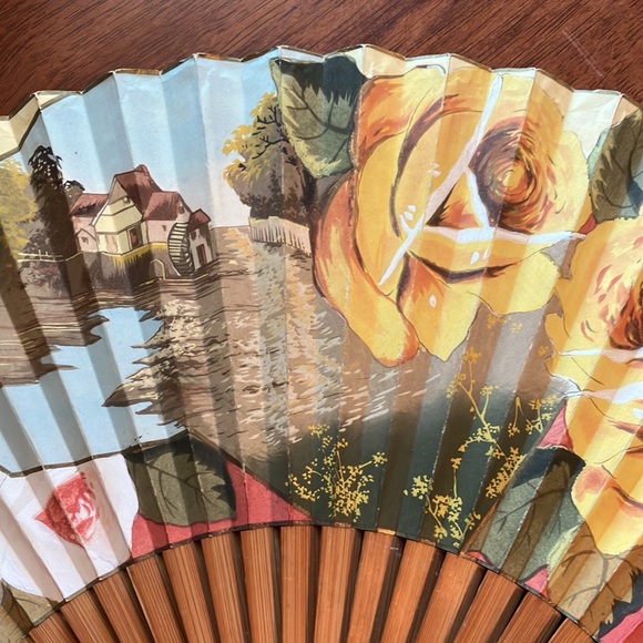 Truly exquisite wood and paper vintage fan, handmade in Spain! - Picture 7 of 16